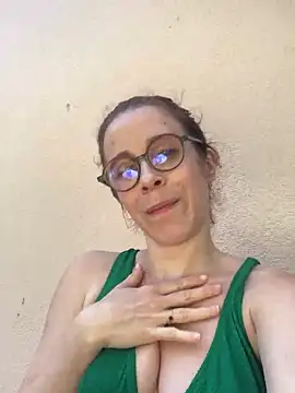 Private Show - session extérieur en maillot de bain sur la terrasse - video by MagdalenaMedusa cam model