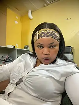 [24 Mar 09:04] Office Show - วิดีโอโดย Curveysinaa โมเดลแคม