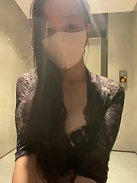骚女人在电梯等待elevator sexy woman