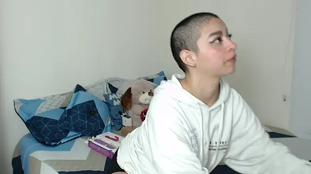 Show feets - video by Bitsy_Messy cam model