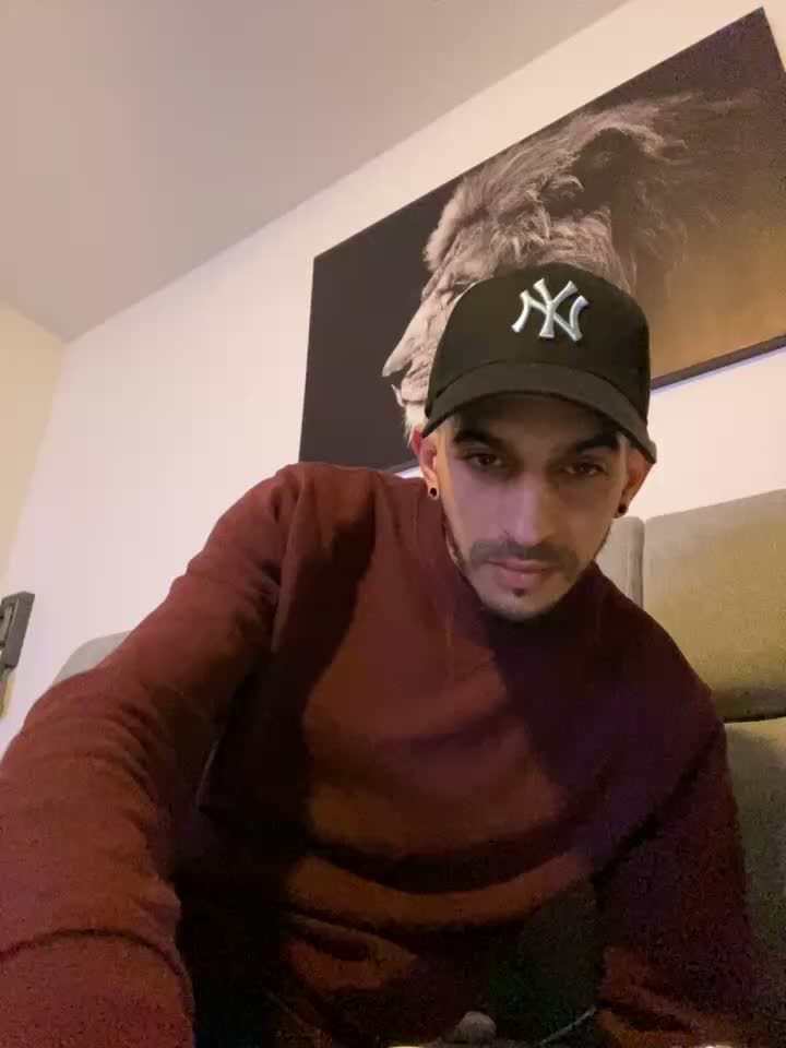 À mes pieds soumis - 視頻由 Rebeu313 主播提供