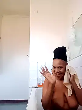 TAKING A BATH - video by GHETTOASSDOLL45 cam model
