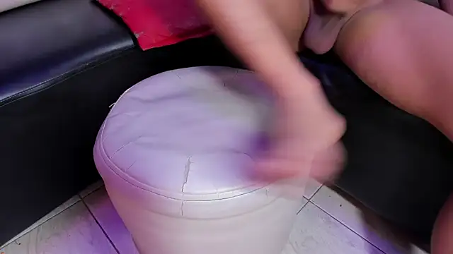 [24 Jun 09:26] Private Show - video by Living_room cam model