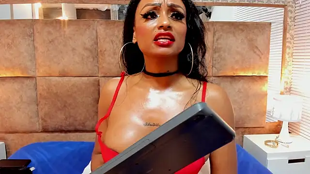 Rubbing pussy hard🔥