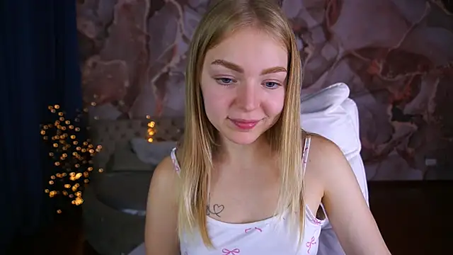 it's very hot - video by EmilySunshineS cam model