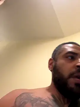 [6 Sep 23:33] Public Show - відео від вебкаммоделі ILbrasitaliano