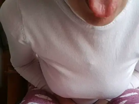 [20 Mar 11:34] Private Show-GUARDA COME VIBRA PUSSY E CULETTO COL DOMI! - video by VeneRed cam model