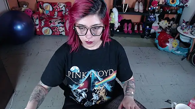 STRAPON - video by MissMiia2 cam model