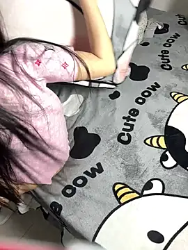 当着前妻的面。和女朋友性交。女朋友的同学还在旁边加油助威。