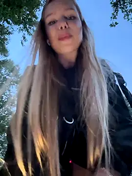 🌸fuck pussy with dildo on the street🌸 - Liza_risky 캠 모델의 동영상