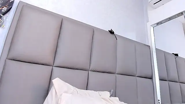 Look closely and detail my pussy - video by GABYTAYLOR_ cam model