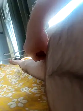 [20 Jul 15:13] Public Show – видео вебкам-модели awesome-dirty-dick