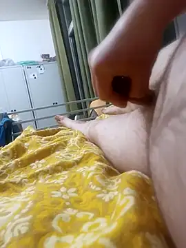 [30 Aug 01:29] Public Show – видео вебкам-модели awesome-dirty-dick