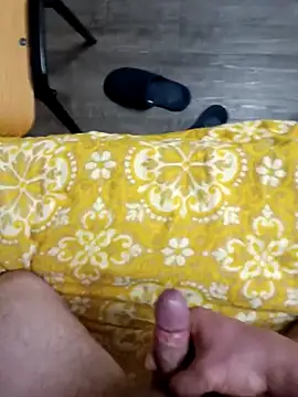 [5 Sep 00:25] Public Show – видео вебкам-модели awesome-dirty-dick