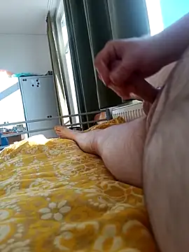 [24 Oct 15:04] Public Show – видео вебкам-модели awesome-dirty-dick