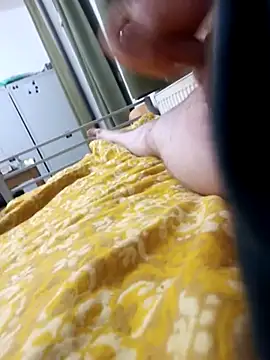 [25 Oct 21:39] Public Show – видео вебкам-модели awesome-dirty-dick