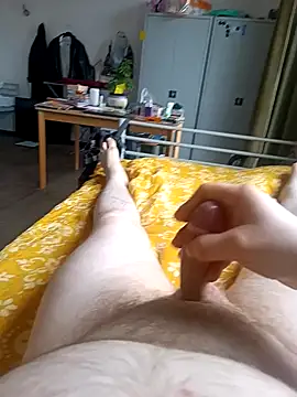 [15 Nov 10:24] Public Show – видео вебкам-модели awesome-dirty-dick