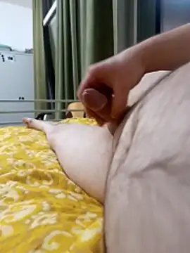 [14 Dec 22:15] Public Show – видео вебкам-модели awesome-dirty-dick