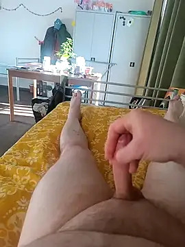 [28 Dec 11:42] Public Show – видео вебкам-модели awesome-dirty-dick