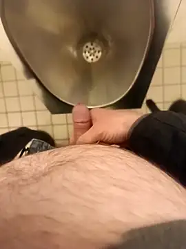 [3 Apr 18:08] Public Show – видео вебкам-модели awesome-dirty-dick