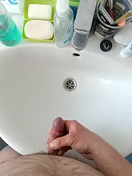 [5 Apr 16:25] Public Show – видео вебкам-модели awesome-dirty-dick