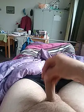 [20 Aug 08:18] Public Show - clip cu awesome-dirty-dick model videochat