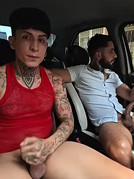 I Pregnant tomy's asshole on the street in the car.en el carro－カメラキャストのChristangel96_の動画