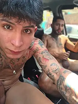 Tomy fucks Christ's ass in the car outside.－カメラキャストのChristangel96_の動画