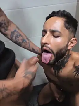 I swallow my friend's milk in the GYM bathroom.－カメラキャストのChristangel96_の動画