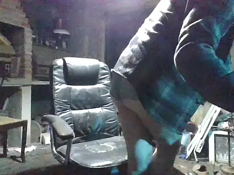 [20 Apr 00:32] Public Show – видео вебкам-модели dicks-lover