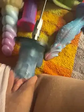 [23 Sep 22:50] Public Show/ squirt 💦🤭 - video di luisa1 modella di cam