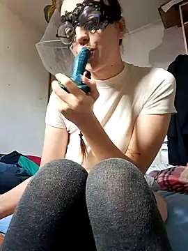 Sextoy deepthroat - video by PearMaki cam model