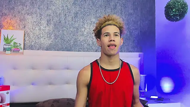 Drops of pleasure on my skin🍆💦 - video di Erick_Zhimerman