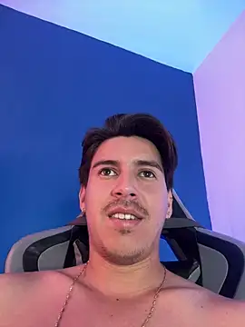 SHORT AND VERY WET SHOWER - Vídeo de victor_vixen, modelo de vídeos