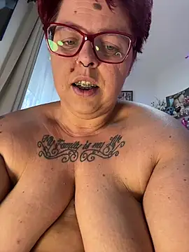 Schön die feucht pussy gespreitzt und dann mit dildo gefickt Private Show