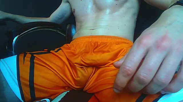 Jerk and feet – video od webkamerové modelky MateoBenjaminX