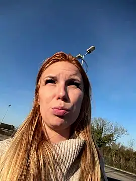 Parking public : j’enlève mon string 😈 - Redhairedteacher主播的视频