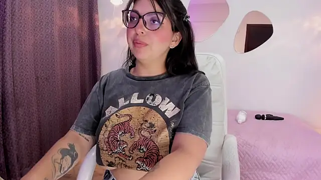 sucking your cock - video by _Namii cam model