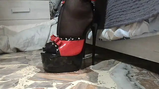 Public Show: 5 minuti di PIEDI SHOW in tacco sexy e collant ripresi da vicinissimo - video av CollantShow cam-modell