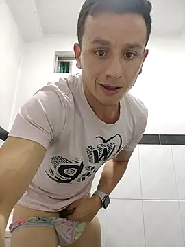 MASTURBATION IN PUBLIC BATHROOM - video by Andrewfalcon cam model