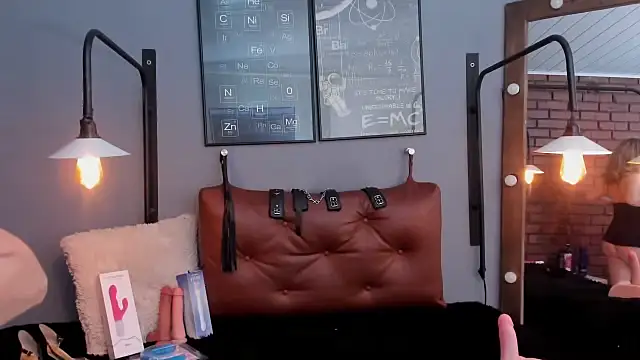 Private Show - video by Samantha_mature56