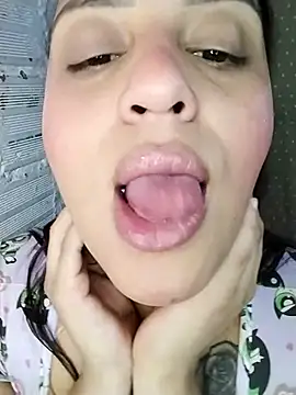 Sensual mouth 👄 - video của người mẫu cam Alesia_Gold