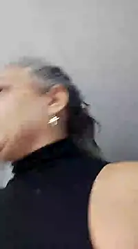 Slap in the ass + Full naked π₯π₯ - video by miisevvie_ cam model