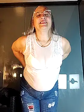 show In the office next to my boss π€«π€« - video by miisevvie_ cam model
