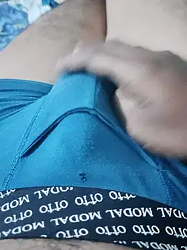 [17 Jun 13:32] Public Show - video by Tamildickxxx cam model