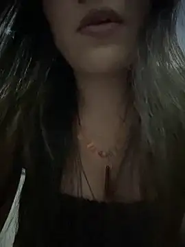 [26 Mar 17:32] Squirt Public Private Show - video by Iam__Cristal cam model