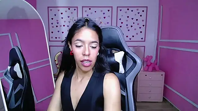 suck with many saliva in my body - video by stephania_t cam model