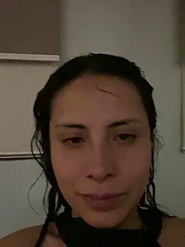 recien bañadita en el hotel - clip cu Effyvice13 model videochat