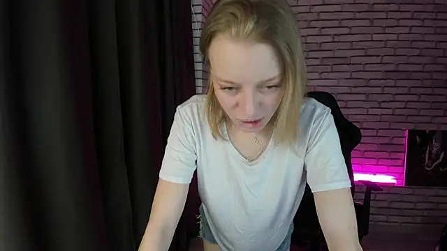 Hot dance + tits tease ❥ – video od webkamerové modelky Michelle_Blond