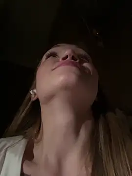 Double penetration (dildo in pussy and finger in asshole) - clip cu Porn_cornn model videochat